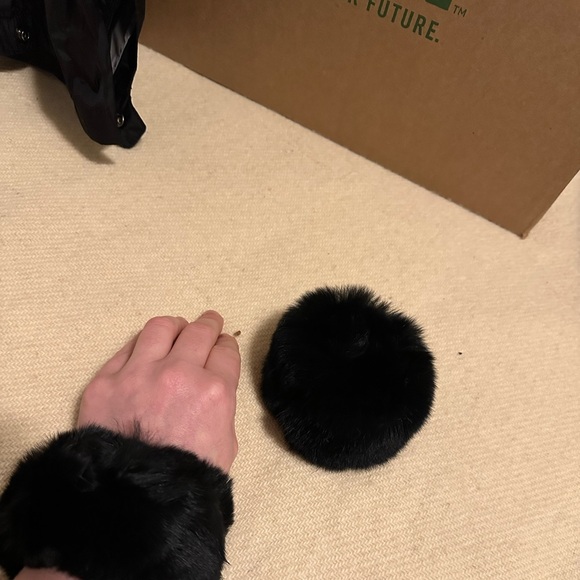 Rabbit cuff - Picture 1 of 3